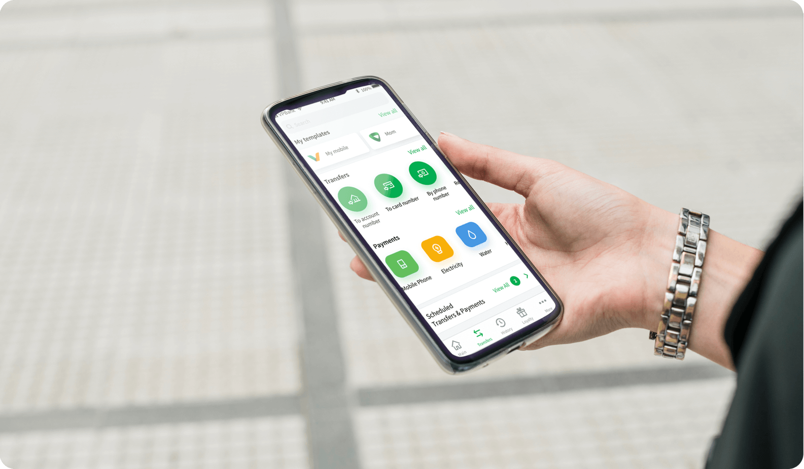 vp-bank-mockup-inuse_resize